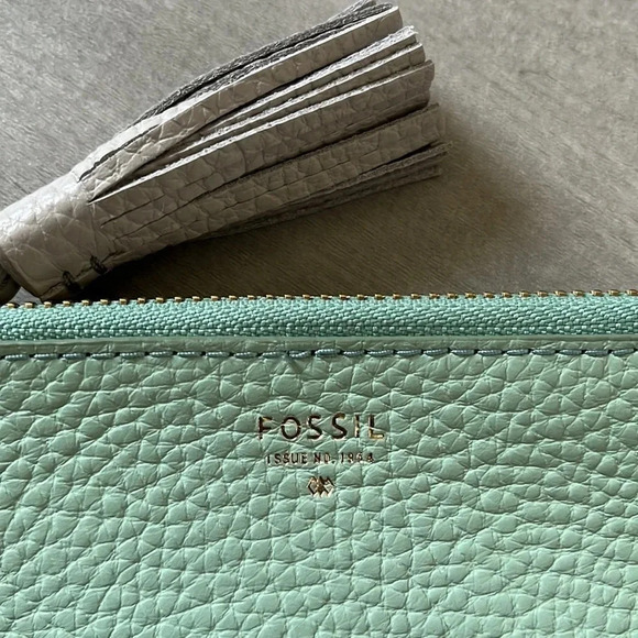 🩵HOST PICK FOSSIL NWT Leather Wristlet Wallet - Picture 2 of 6